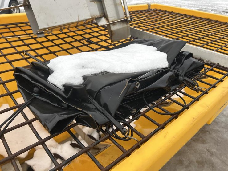 #5004-•-snowex-tailgate-hopper-salt/sand-spreader-image-11