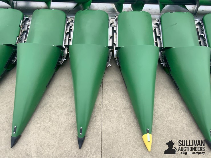 2021-john-deere-c12f-image-14