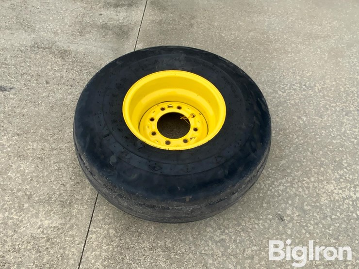 goodyear-12.5l-15-tire-on-a-8-bolt-rim-image-2