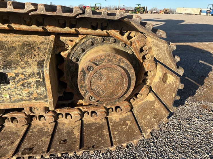 2021-caterpillar-330-image-40