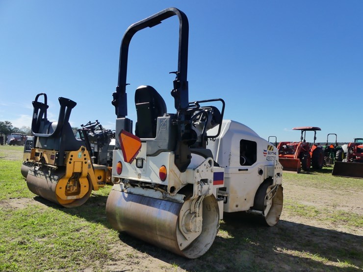 2014-caterpillar-cb24b-image-3