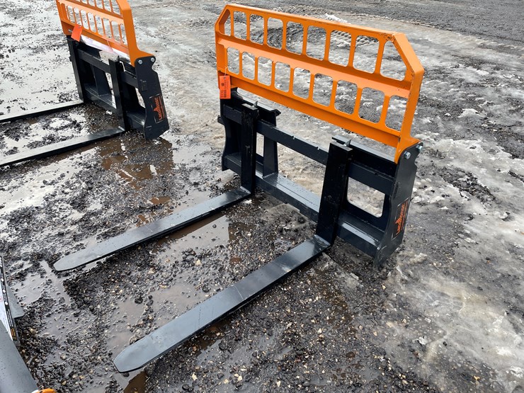 #1170-•-unused,-landhonor-pallet-fork-image-1