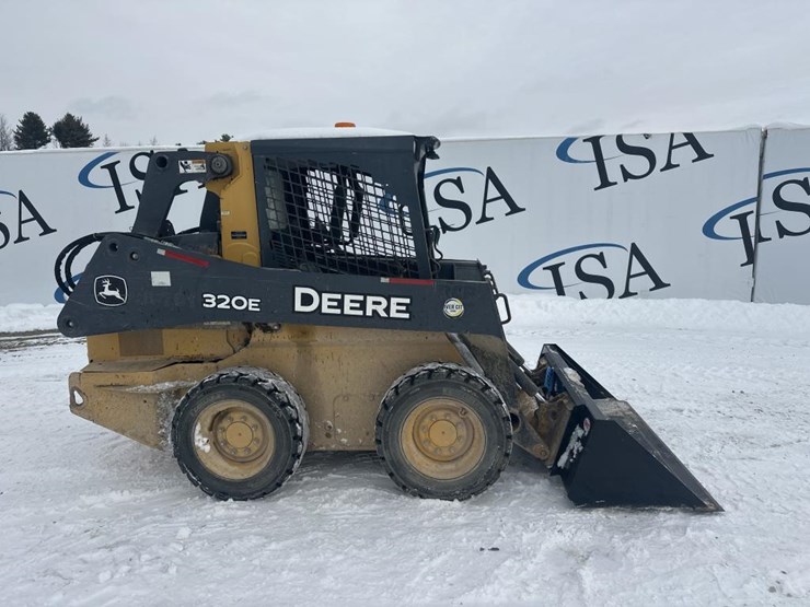 deere-320e-image-6
