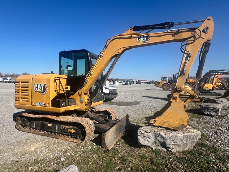 2014-caterpillar-305.5e2-image-2