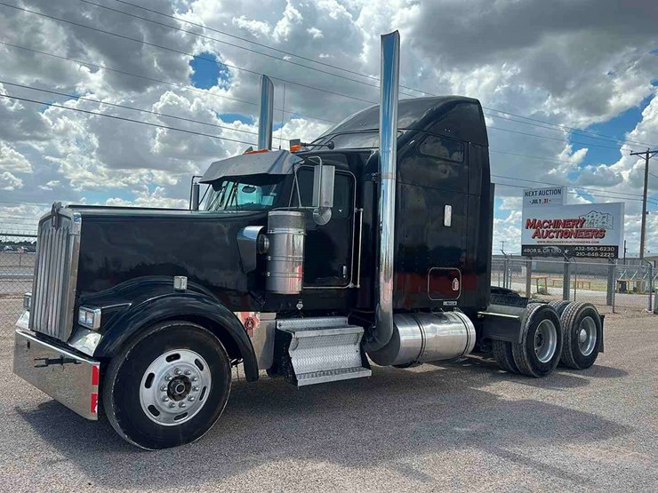 2006-kenworth-w900-image-1