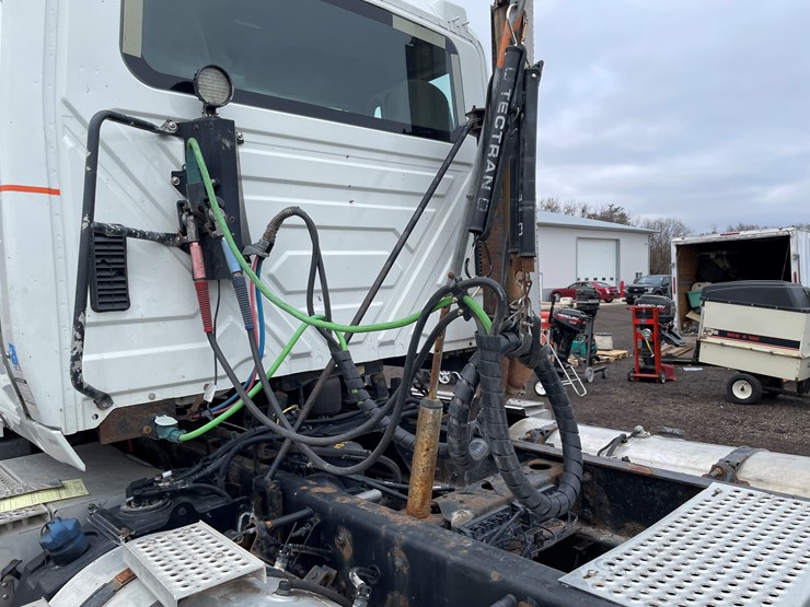 #1000-•-2015-international-tandem-axle-day-cab-semi-tractor-(has-wi-title)-image-26