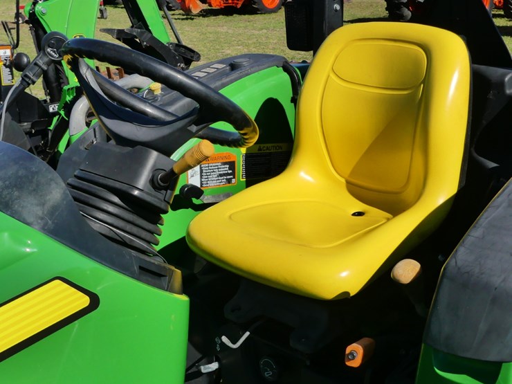 2019-john-deere-4044m-image-12