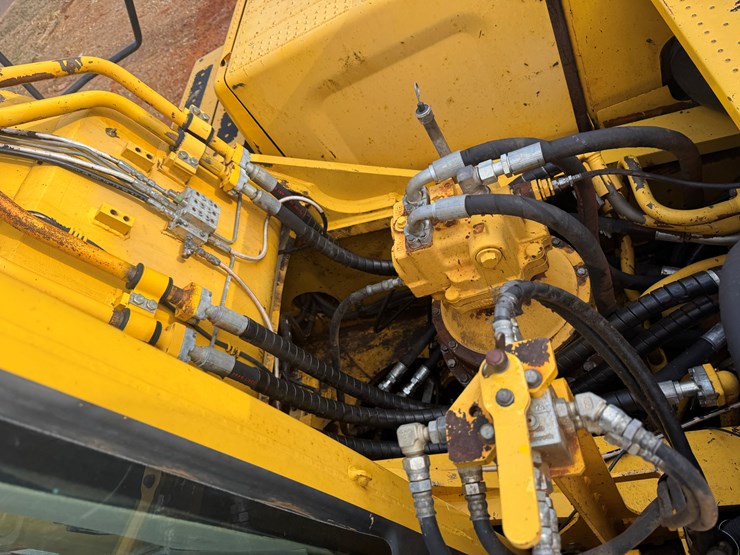 komatsu-pc490-lc-11-image-51