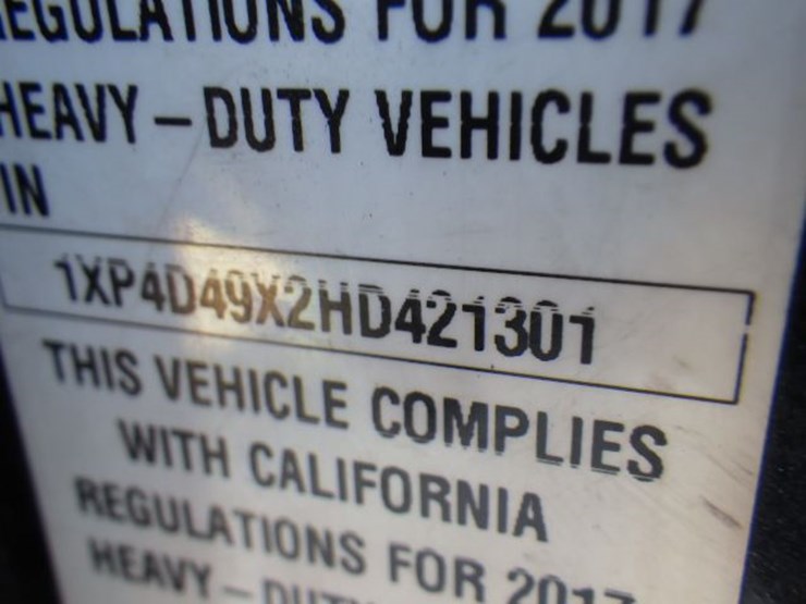 2017-peterbilt-587-image-26