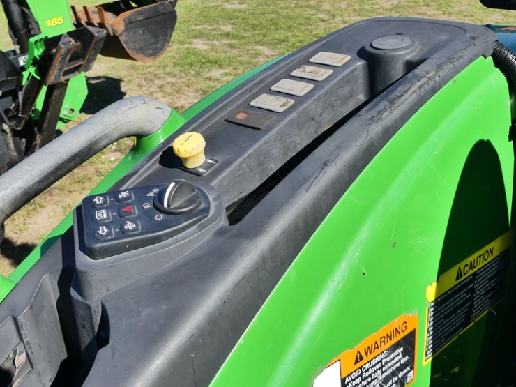 2019-john-deere-4044m-image-15