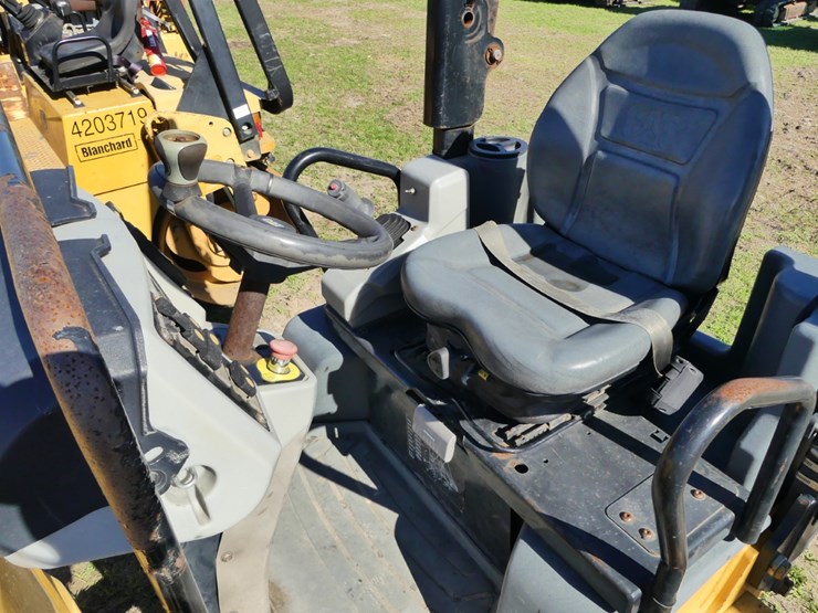 2015-caterpillar-cb24b-image-10