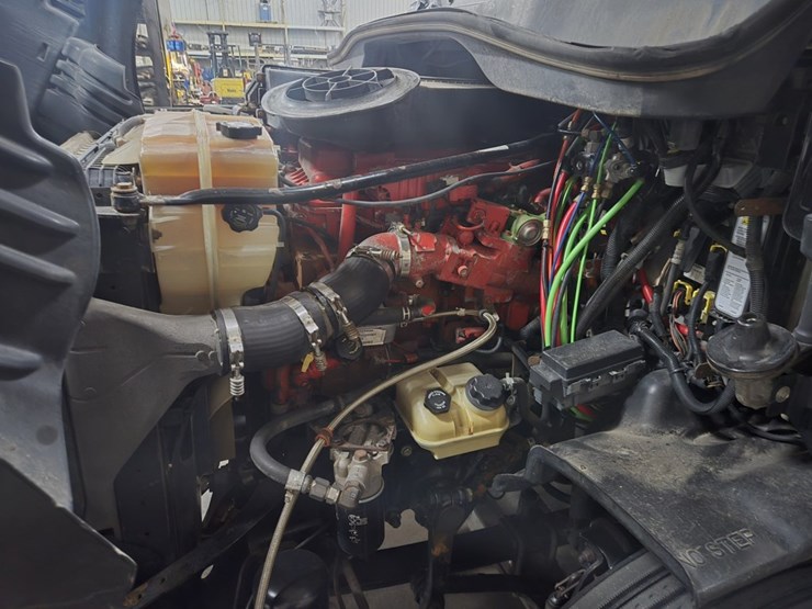 #2295-•-2016-freightliner-cascadia-day-cab-truck-tractor-image-48