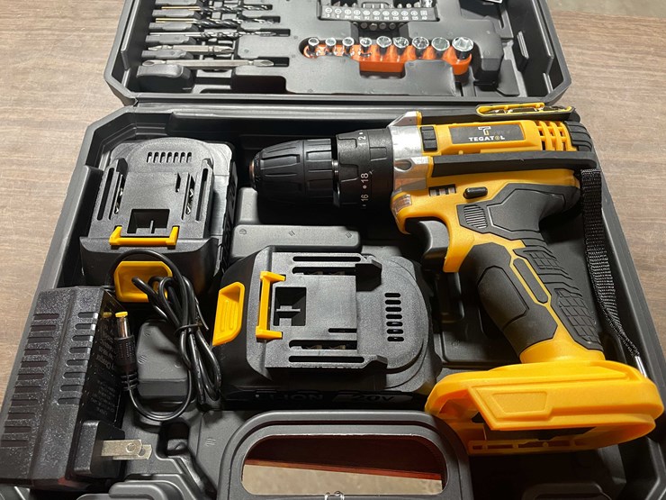 #2057-•-power-drill-set-with-(2)-20v-batteries-(cw)-image-2