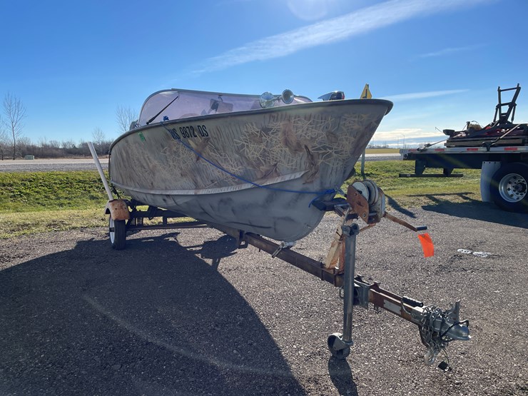 #1300-•-1953-crestliner-v4tl-aluminum-fishing-boat-with-trailer-(has-wi-title)-image-2