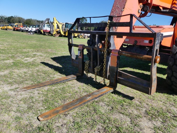 2015-jlg-8042-image-10