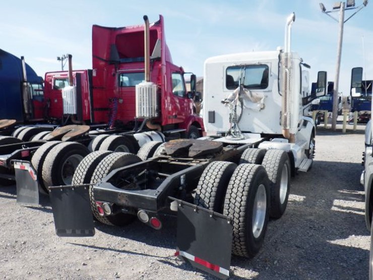 2016-peterbilt-579-image-10