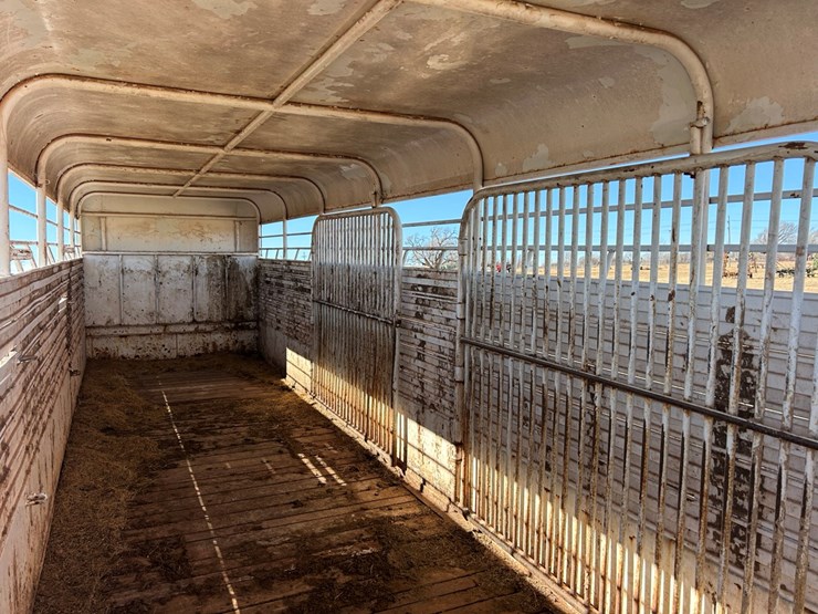 #83-•-1993-gooseneck-livestock-trailer-image-7