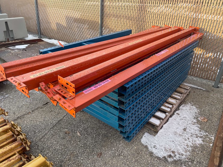 #4072-•-(8)-pallet-rack-uprights-and-(8)-beams-(09)-image-7