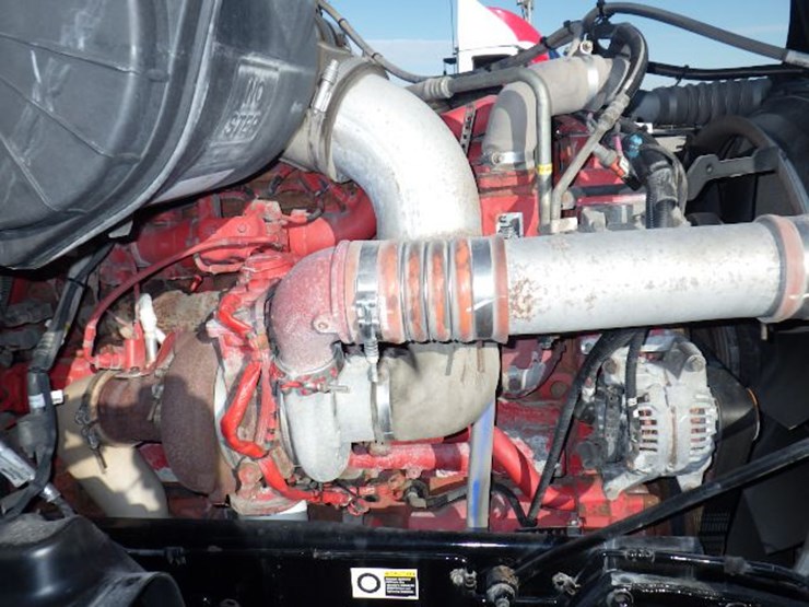 2017-peterbilt-587-image-31