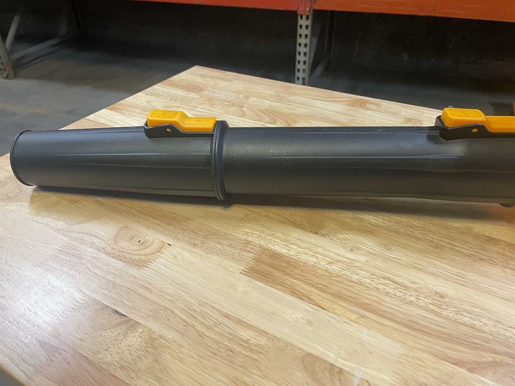 #2032-•-dewalt-style-21v-cordless-leaf-blower-with-(2)-li-ion-batteries-and-charger-(pr12)-image-4