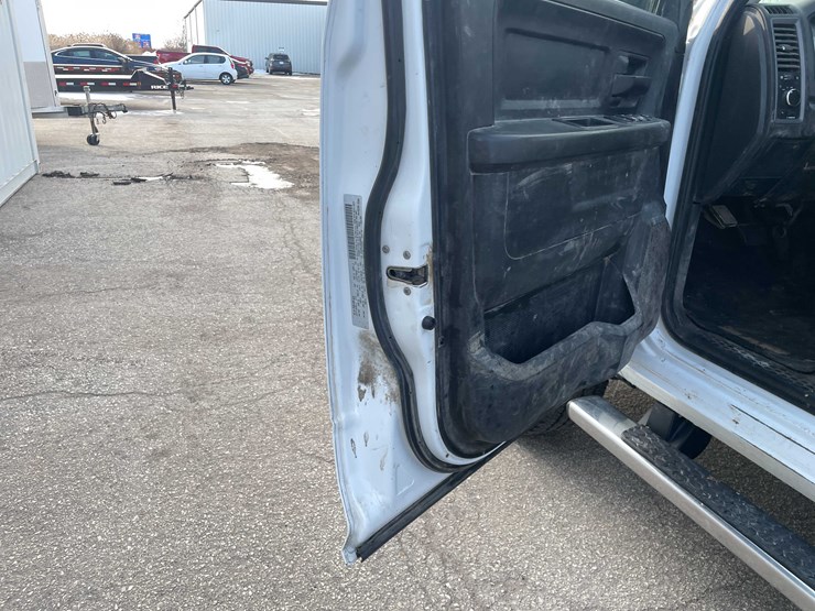 2016-ram-2500-tradesman-image-41