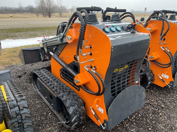 #1311-•-unused,-landhonor-mini-skidsteer-loader-image-5