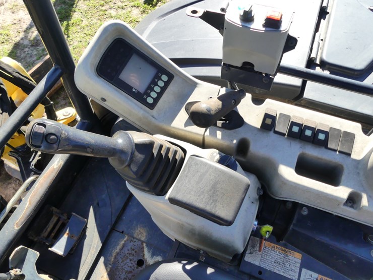 2016-yanmar-vio45-image-13