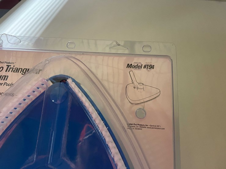 #4086-•-econo-triangular-vacuum-for-vinyl-liner-pools-new-(cw)-image-4