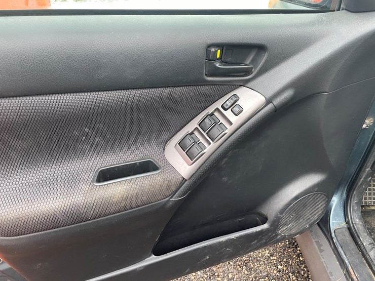 #1026-•-2006-pontiac-vibe-hatchback-(has-wi-title)-image-22