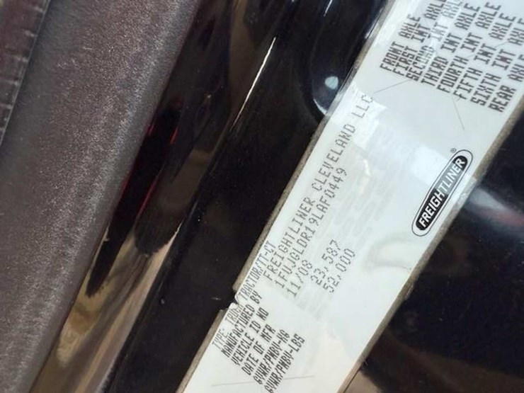 2009-freightliner-cascadia-image-4