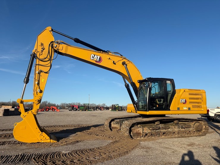 2021-caterpillar-330-image-1