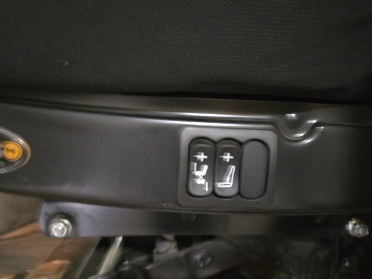 #2298-•-2015-freightliner-cascadia-day-cab-truck-tractor-image-61