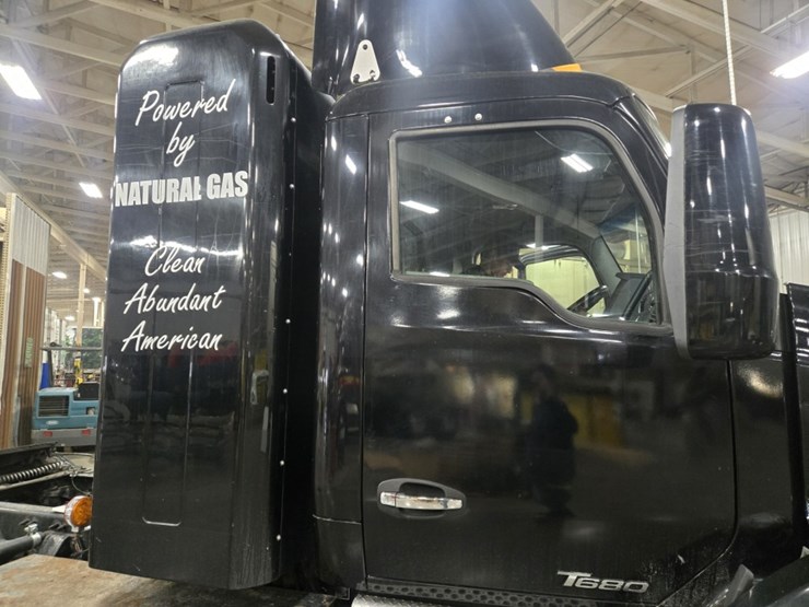 2015-kenworth-t680-image-16