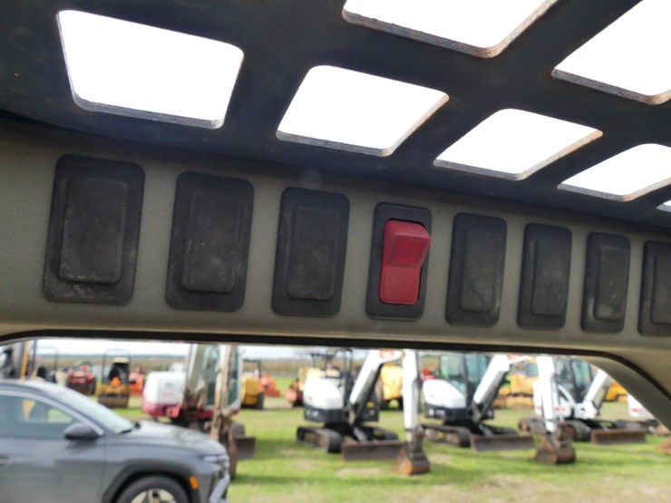 2004-bobcat-s185-image-17