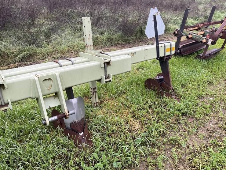 (offsite)-orthman-3-pt-3-row-60"-furrow-bar-image-9