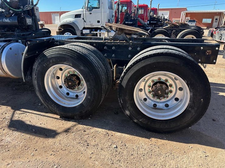 2020-mack-granite-image-4