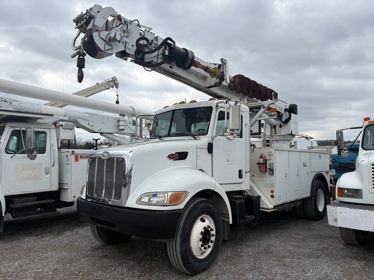 2007-peterbilt-335-image-1