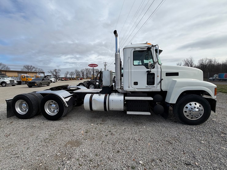 2014-mack-pinnacle-chu613-image-21