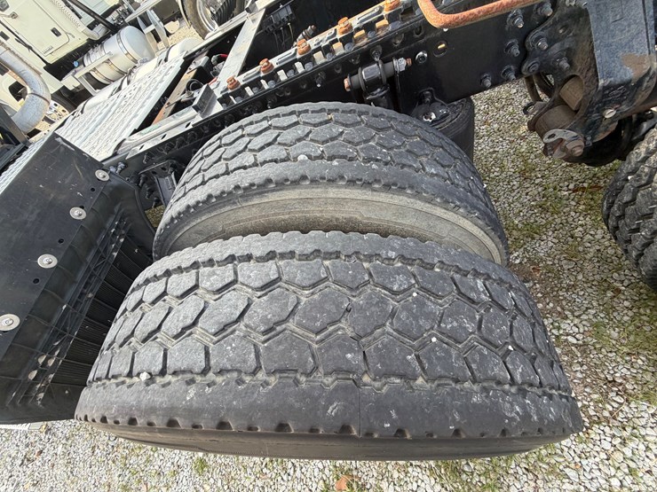 2016-mack-pinnacle-cxu613-image-9