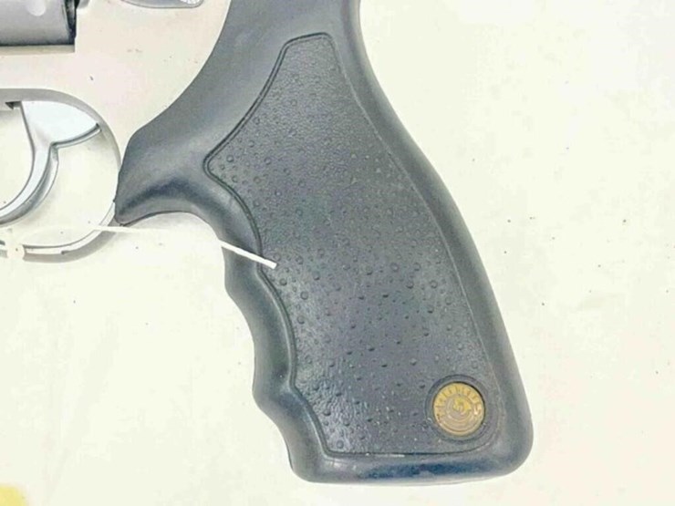 taurus-revolver-image-10