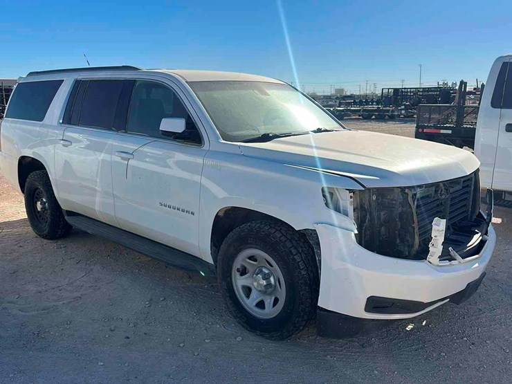 2017-chevrolet-suburban-image-2