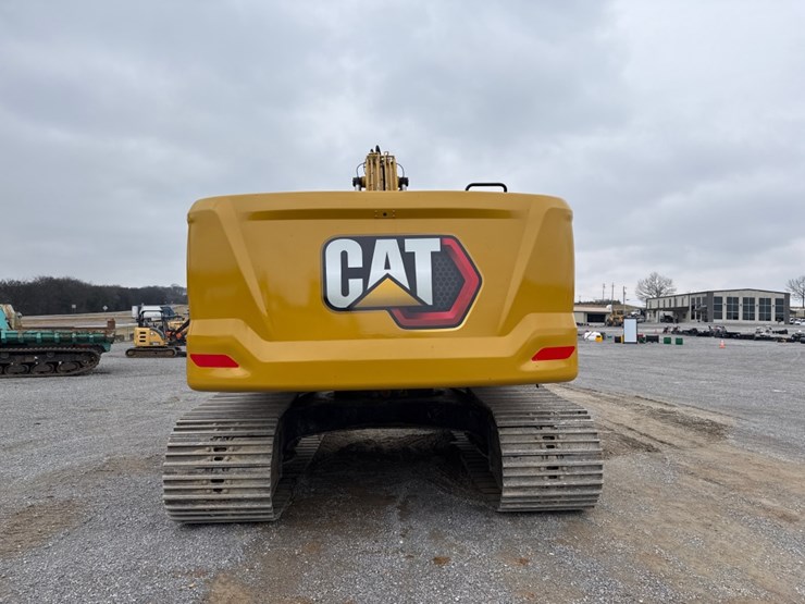 2021-caterpillar-330-image-8