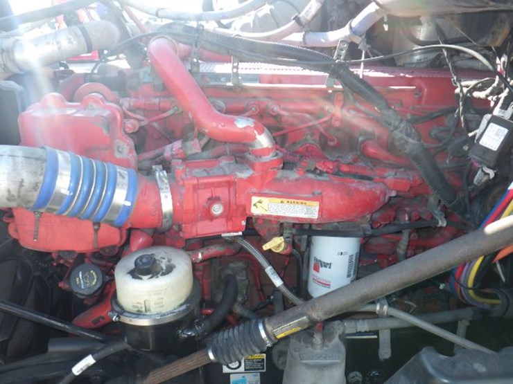 2017-peterbilt-587-image-27