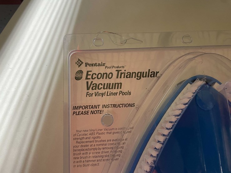 #4086-•-econo-triangular-vacuum-for-vinyl-liner-pools-new-(cw)-image-3