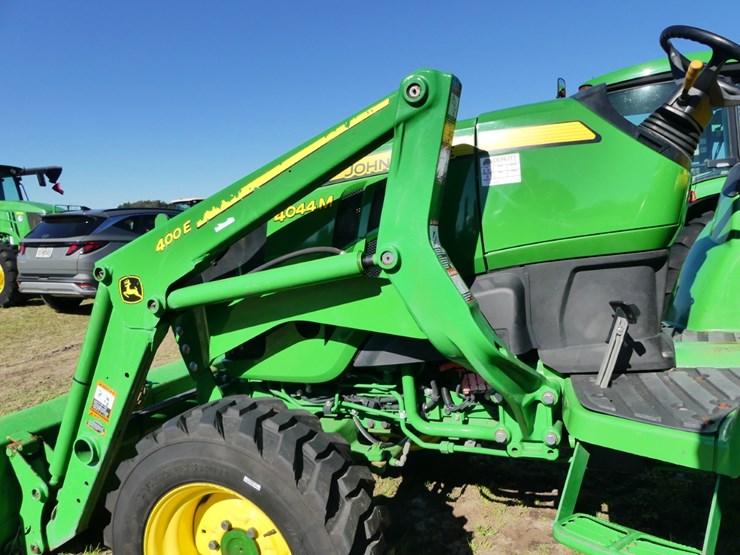2019-john-deere-4044m-image-9
