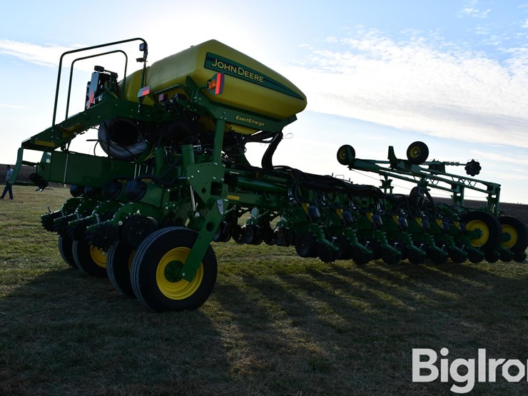 2020-john-deere-1775nt-image-5