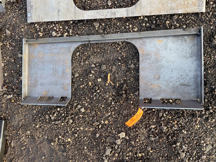 #1184-•-unused,-skidsteer-open-center-weldable-quick-attach-plate-image-4