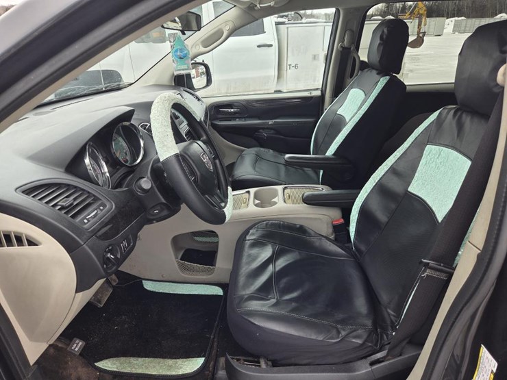 2012-dodge-grand-caravan-image-35