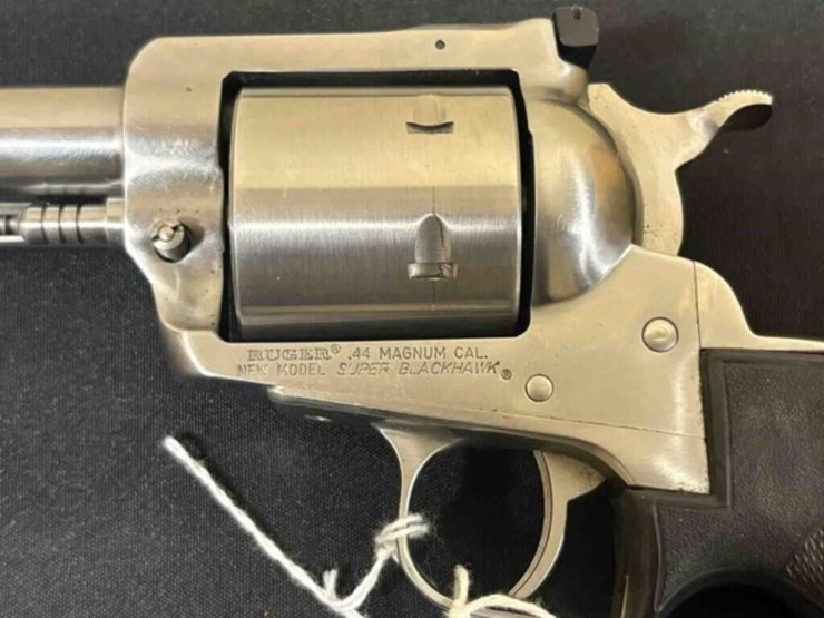 ruger---super-blackhawk-.44-mag-revolver-image-3