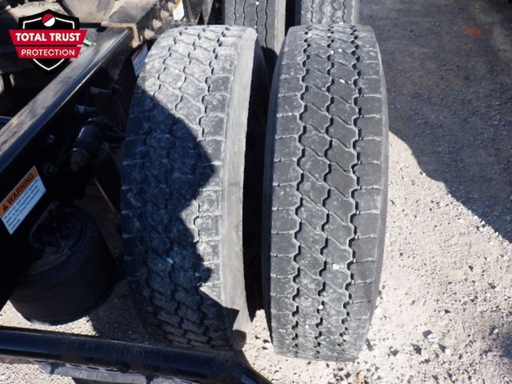 2020-freightliner-cascadia-113-image-11